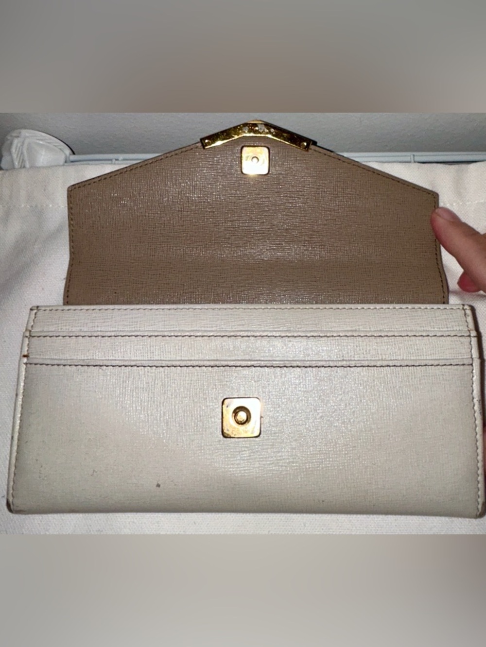 Fendi Black Leather V-Detail Wallet - Picture 6 of 12